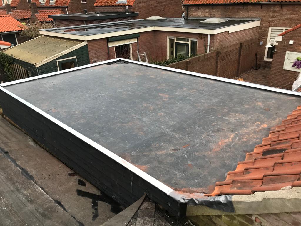 EPDM dakbedekking op een aanbouw
